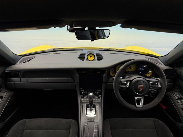 人気のオプションなどが多く装備されている車内です。気になるポイントなどもお気軽にお問い合わせください。お問い合わせはTEL072-224-4908
