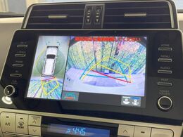 【パノラミックビューモニター】専用のカメラにより、上から見下ろしたような視点で360度クルマの周囲を確認することができます☆死角部分も確認しやすく、狭い場所での切り返しや駐車もスムーズに行えます。