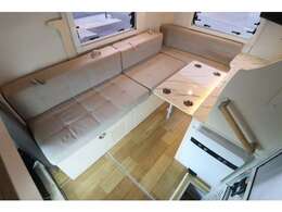 肉厚のマットで座り心地良し！