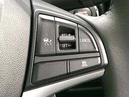 【アダプティブクルーズコントロール】高速道路での長距離走行が楽に！！自動で速度を保つクルーズコントロールが、衝突軽減システムと連携し、前方の車両を感知して車間を保つように速度調節してくれます！！