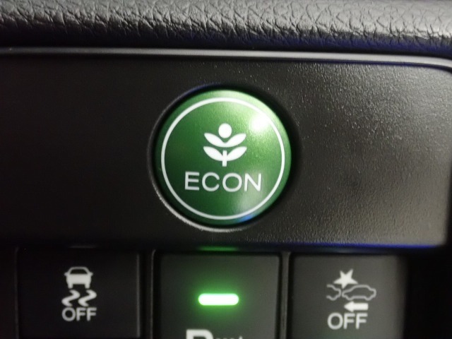 ★ECONスイッチ★　エコドライブを加速しよう！スイッチをONにすると、運転の仕方によるロスを抑え込み燃費をよくするようクルマが頑張ります（＊＾ー＾＊）燃費向上にチャレンジ♪