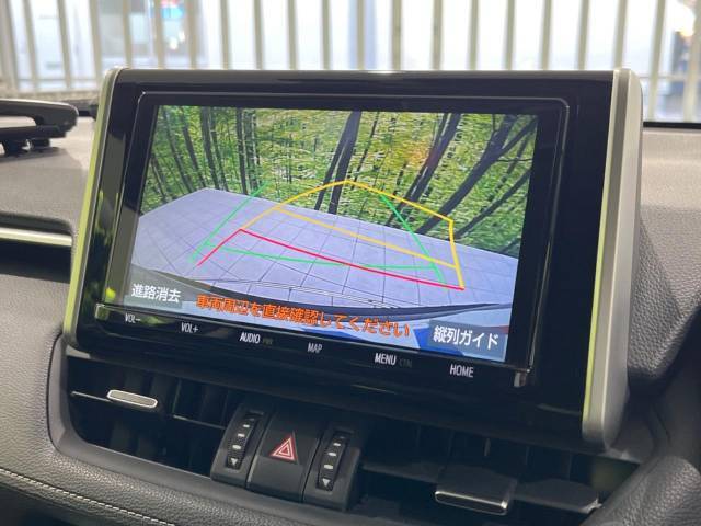 【バックカメラ】駐車時に後方がリアルタイム映像で確認できます。大型商業施設や立体駐車場での駐車時や、夜間のバック時に大活躍！運転スキルに関わらず、今や必須となった装備のひとつです！