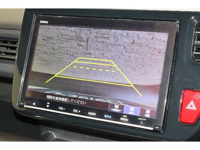 バックカメラが装備されており、後方の安全確認はもちろんのこと狭い場所での駐車や雨の日・夜間など視界の悪いコンディションでのストレスの軽減にもなります！
