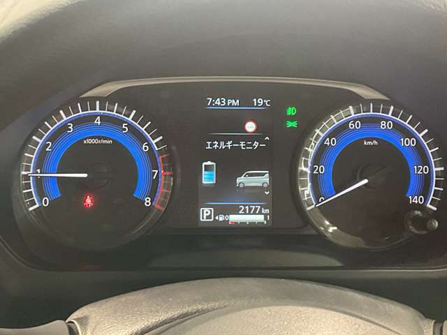 視認性の良い大型2眼式のスピード＆タコメーター☆カラーディスプレイには運転をサポートするさまざまな情報を表示します☆