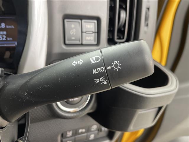 【快適温熱シート（シートヒーター）】寒い日はもちろん、夏の冷房中にも効果を発揮します。長時間座っていると負担のかかりやすい背中や腰、寒い日に冷えやすい脚部を暖めます！温度調節機能もあります。