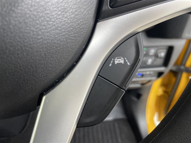 【快適温熱シート（シートヒーター）】寒い日はもちろん、夏の冷房中にも効果を発揮します。長時間座っていると負担のかかりやすい背中や腰、寒い日に冷えやすい脚部を暖めます！温度調節機能もあります。