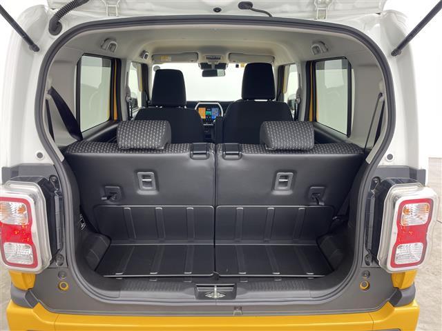 【トランク】積み込みやすくて、たっぷり積める荷室です。シートアレンジできるものは、乗車人数と荷物の量や大きさによってシートを動かすことができるので、より快適なドライブが可能です！