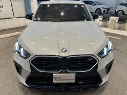 重心低くスポーティな装いの中にも上品さの漂う佇まい。時間をかけ、入念に創り上げられたクルマにしか出せない独特の雰囲気を纏う外観は見る者を惹きつけて止みません！