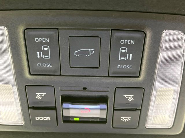 【パワーバックドア】スマートキーや運転席のボタンを押すだけでリアゲートが自動で開閉します！荷物を持っている時や、高い位置にあるバックドアを閉める際に便利な機能です♪
