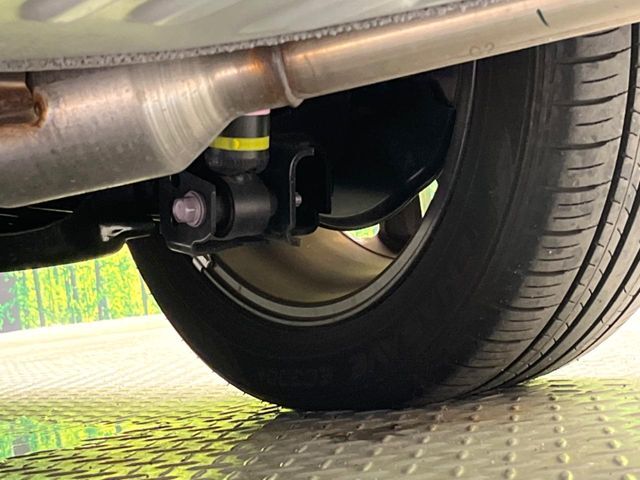 お車を安心してお乗りいただく為には、足回りの定期点検が欠かせません。サービスサポート（有償保証）では無料点検もご提供しており、安心のカーライフをお過ごしいただけるサポート体制が整っています。