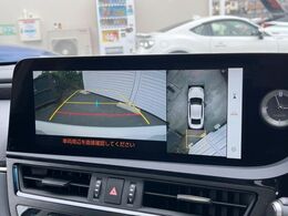 【パノラミックビューモニター】専用のカメラにより、上から見下ろしたような視点で360度クルマの周囲を確認することができます☆死角部分も確認しやすく、狭い場所での切り返しや駐車もスムーズに行えます。