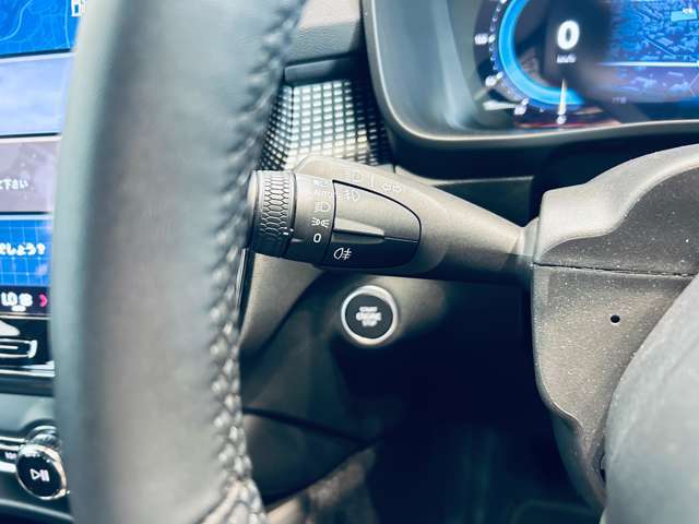 【運転席操作部】『運転席周辺の装備』の画像になります。快適なドライブを楽しむための機能が装備されています！運転席から触れるので使いやすいです！