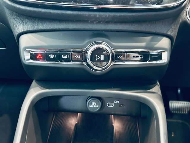 【運転席操作部】『運転席周辺の装備』の画像になります。快適なドライブを楽しむための機能が装備されています！運転席から触れるので使いやすいです！
