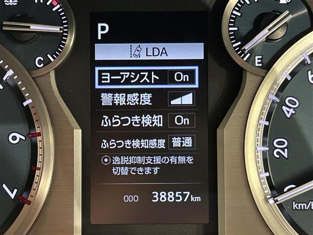 ◆【レーンディパーチャーアラート（LDA）】クルマが車線または走路から逸脱する可能性がある場合に、ブザーまたはハンドルの振動により注意をうながします。機能には限界があるためご注意ください。