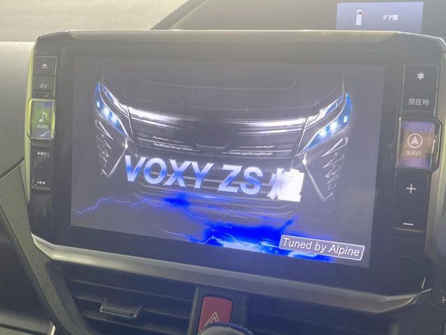 【BIG-X11インチナビ】人気の大画面BIG-Xナビを装備。専用設計で車内の雰囲気にマッチ！ナビ利用時のマップ表示は見やすく、テレビやDVDは臨場感がアップ！いつものドライブがグッと楽しくなります♪