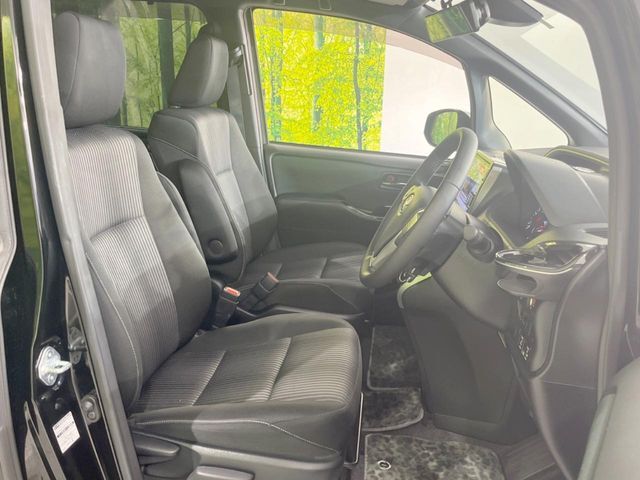 運転席シート廻りは使用感も少なく、良好な状態となっています。丁寧に使われていたことがよくわかりますね。
