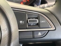 【アダプティブクルーズコントロール】高速道路での長距離走行が楽に！！自動で速度を保つクルーズコントロールが、衝突軽減システムと連携し、前方の車両を感知して車間を保つように速度調節してくれます！！
