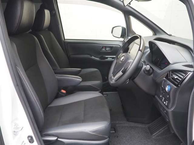 見通しのよいすっきりとした視界で、誰でも運転しやすいです。運転のしやすさは疲れにくさにも繋がりますよ♪