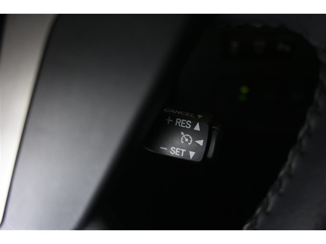 クルーズコントロール装備で高速道路での長距離移動にあると便利です。