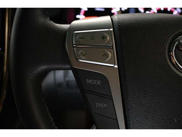 らくらく操作のステアリングオーディオ操作スイッチ装備！