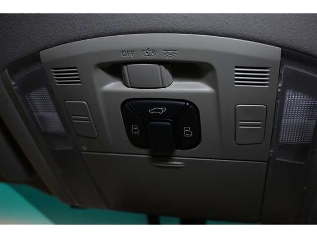 らくらく操作のパワーバックドア装備！両側パワースライドドアで乗降りもラクラク♪