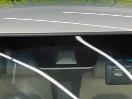 【ホンダセンシング】走行中に前方の車両等を認識し、衝突しそうな時は警報とブレーキで衝突回避と被害軽減をアシスト。より安全にドライブをお楽しみいただけます。