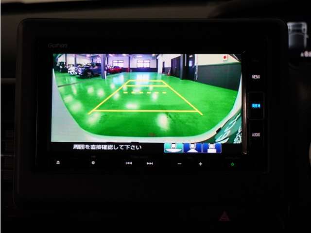 【バックカメラ】駐車が苦手な方でも安心してお乗りいただけます。リバース連動で画面が切り替わるのでとっても便利です。