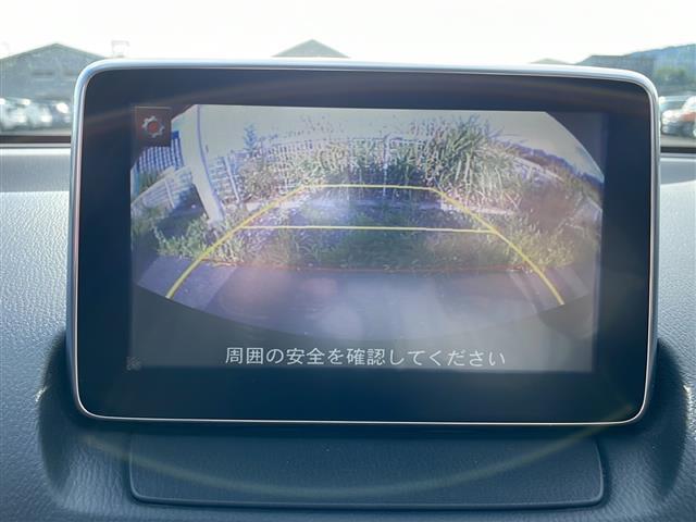 【バックカメラ】駐車時に後方がリアルタイム映像で確認できます。大型商業施設や立体駐車場での駐車時や、夜間のバック時に大活躍！運転スキルに関わらず、今や必須となった装備のひとつです！