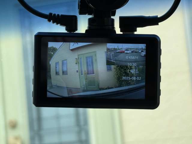 前後ドライブレコーダーも装備♪