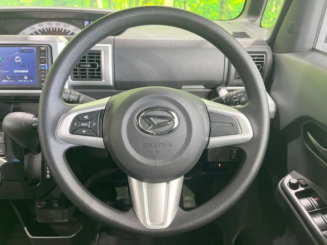 インテリアに合わせたデザインのステアリングは、運転される方のことも考え、運転しやすい形状、大きさです。是非一度、実際に触ってお確かめください。