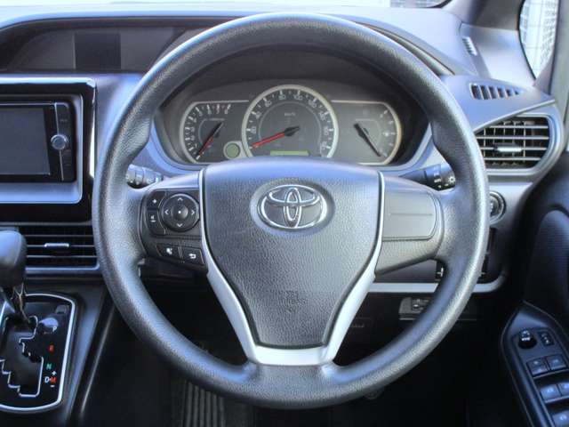 ハンドルってお車を運転する上でずっと握っている重要なものですから手に馴染むハンドルが良いですよね（＾＾♪