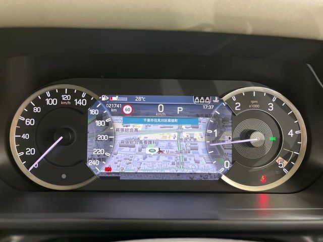 ◆メーターはアナログとデジタルのコンビネーションになっています。フル液晶ではないですが、中央の情報パネルにマップを表示することが可能です。