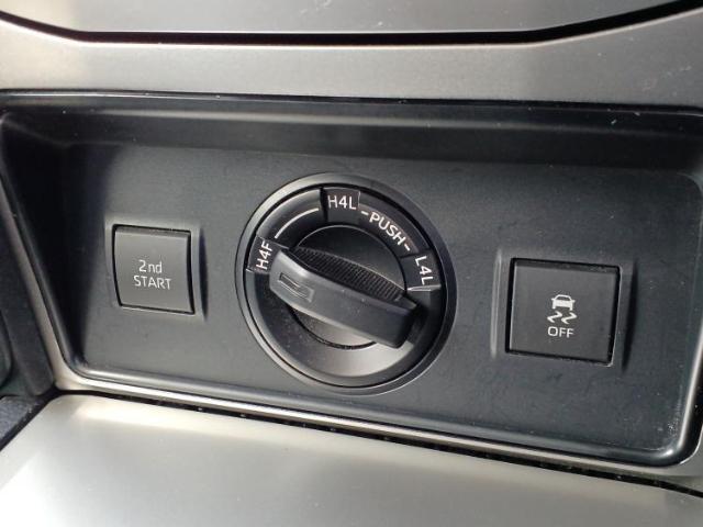 お車に合わせて無料保証以外にも、保証範囲、期間、距離を拡充させた有料保証もご用意しております！中古車の購入が初めてで不安・・・というお客様もご安心ください！