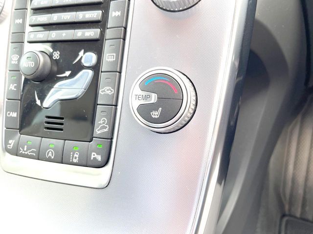 【シートヒーター】寒い日に重宝するシートヒーター！エアコンより早く温まってくれるので寒がりの人も安心ですね。エアコンの温風は乾燥するから苦手、という方にもをおすすめです。