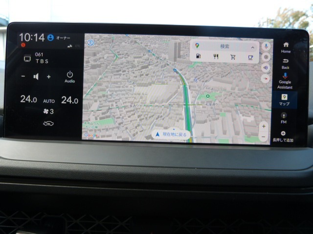 【メーカーオプションナビ】工場製作時に取り付ける専用ナビで内装と一体感あり！渋滞情報、気象・災害情報など多彩な情報を提供するHondaインターナビ対応、リアカメラ、ステアリングオーディオリモコンも装備