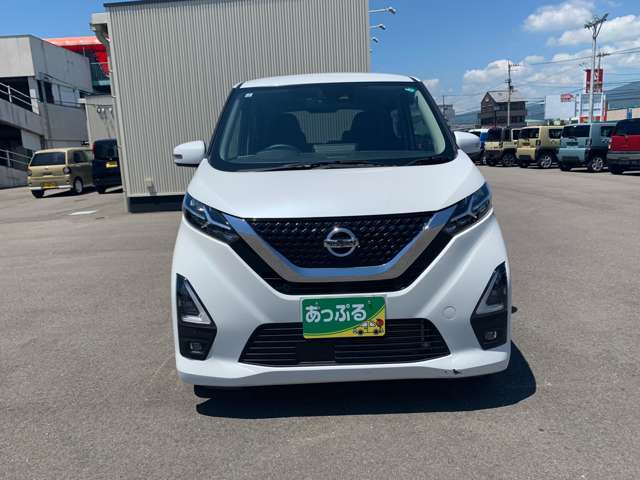 お車の車検・オイル交換・修理・鈑金塗装・ガラス修理・デントリペア・ボディコーティングなども幅広く対応しております。その際は無料で代車を貸し出し致します。車の事は何でもお任せください！