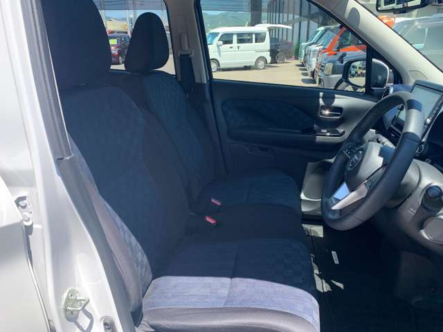 エンジンルームも綺麗に洗浄してから納車致します。普段あまり見ることが無い箇所だからこそ綺麗だと感動しますよね(*´▽｀*)
