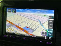 【大画面ナビ】人気の大型9インチナビを装備。存在感のある大画面はインパクト大！ナビ利用時のマップ表示は見やすく、テレビやDVDは臨場感がアップ！いつものドライブがグッと楽しくなります♪