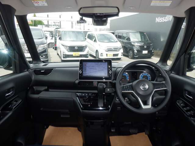 車内。視界も良好でストレス無く快適なドライブをご提供できます♪