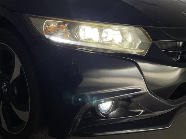 【LEDヘッドライト/LEDフォグランプ】悪天候や夜間の走行も視界良好で安心してお乗りいただけます。