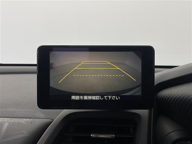【バックモニター】後ろのカメラの映像をモニターに映し出すことができます！後方の見えない死角や、障害物との距離感をしっかり確認することができます！駐車が苦手な方におすすめです。