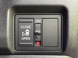 【パワースライドドア】スマートキーや運転席のスイッチでスライドドアの開閉が可能♪電動だから力を入れてドアを開ける必要が無く、小さいお子様でも、重い荷物を持っている時もラクに開け閉めできます♪