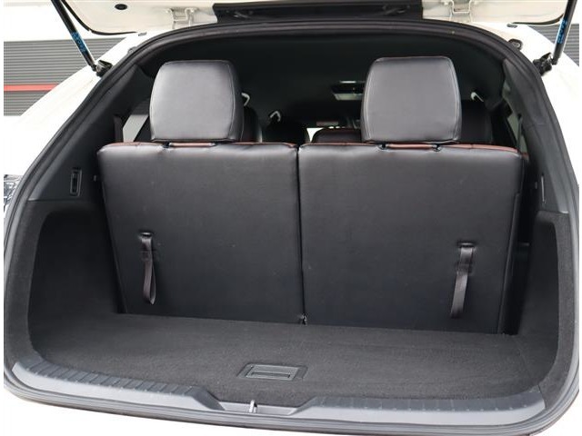 【車屋】として、長く車業界に従事した経験豊富なスタッフが多数在籍しております。