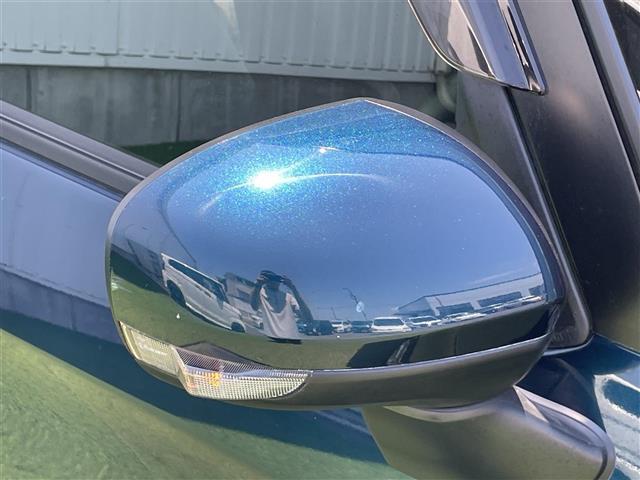 【運転席】座り心地が良いシートなので長時間の運転でも快適にお過ごしいただけます。新品のフロアマットのご注文も可能です。掲載箇所以外にご希望の写真がございましたらお気軽にお問い合わせ下さい。