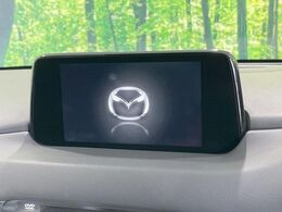 【純正ナビ】人気の純正ナビを装備。オーディオ機能も充実しており、Bluetooth接続すればお持ちのスマホやMP3プレイヤーの音楽を再生可能！毎日の運転がさらに楽しくなります！！