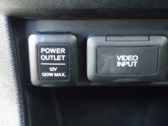 【POWEROUTLET】12V電源ソケットを設置しております。周辺機器の充電にご利用頂けます☆