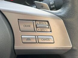 【全車速追従機能付クルーズコントロール】高速道路での長距離走行が楽に！！自動で速度を保つクルーズコントロールが、衝突軽減システムと連携し、前方の車両を感知して車間を保つように速度調節してくれます！！