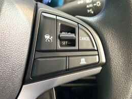 【アダプティブクルーズコントロール】高速道路での長距離走行が楽に！！自動で速度を保つクルーズコントロールが、衝突軽減システムと連携し、前方の車両を感知して車間を保つように速度調節してくれます！！