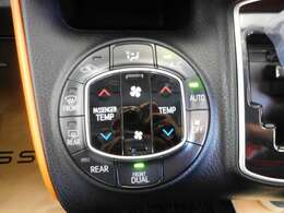 オートエアコンで車内はいつも快適　温度設定に応じて風量や風向きを調節してくれます