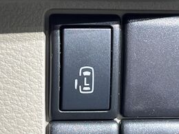 【パワースライドドア】スマートキーや運転席のスイッチでスライドドアの開閉が可能♪電動だから力を入れてドアを開ける必要が無く、小さいお子様でも、重い荷物を持っている時もラクに開け閉めできます♪